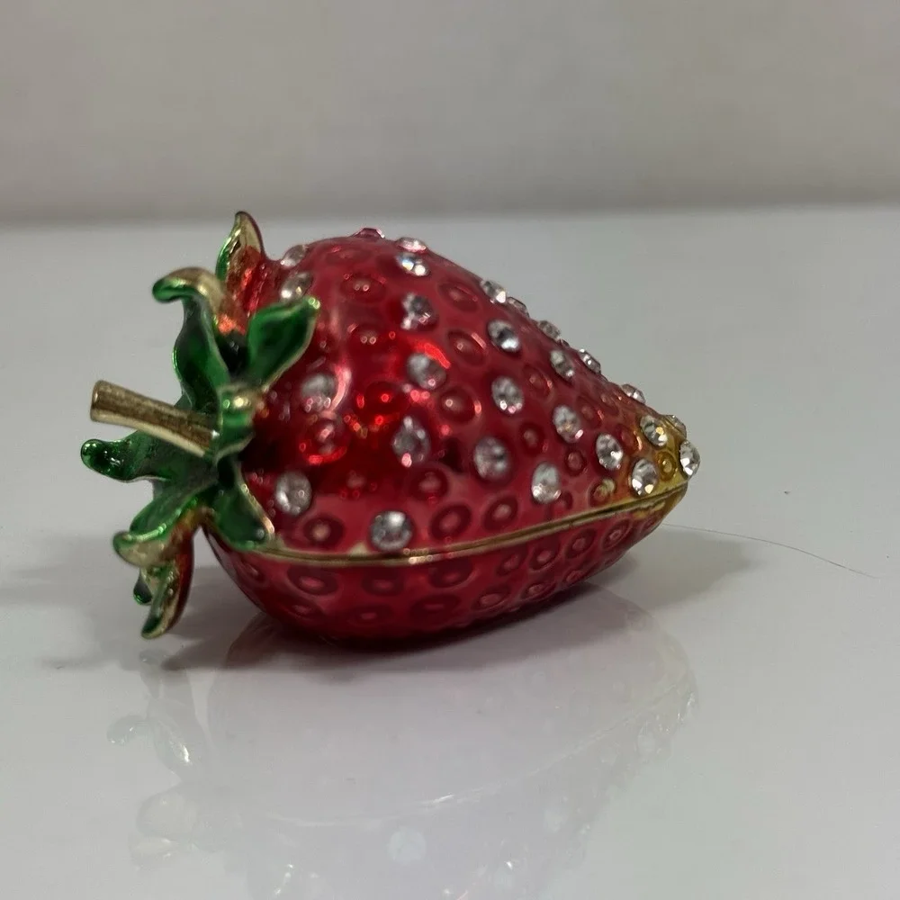 Strawberry Trinket Box Magnet Close Red Bling Enamel Yellow Interior Gold‎ Tone